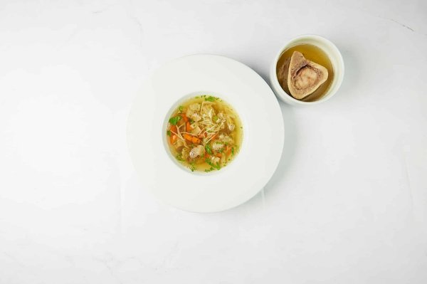 Quali sono i segreti per un brodo di carne chiaro e saporito?